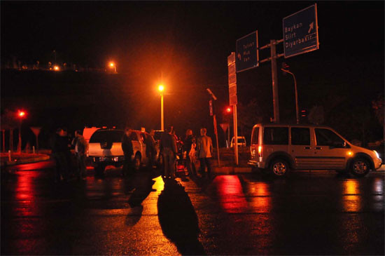 Polis aracına roketatarlı saldırı - Resim: 1