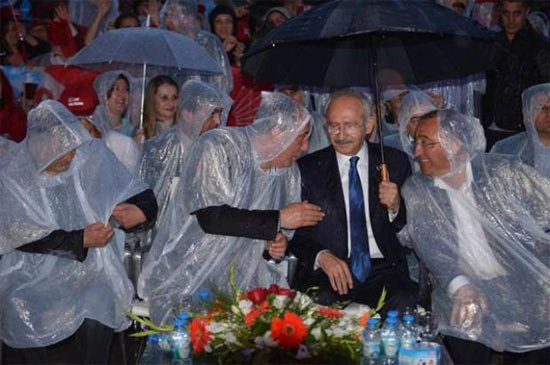 Kılıçdaroğlu yağmura aldırış etmedi - Resim: 1