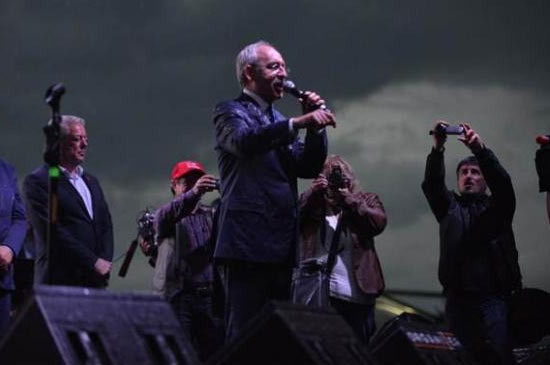 Kılıçdaroğlu yağmura aldırış etmedi - Resim: 3