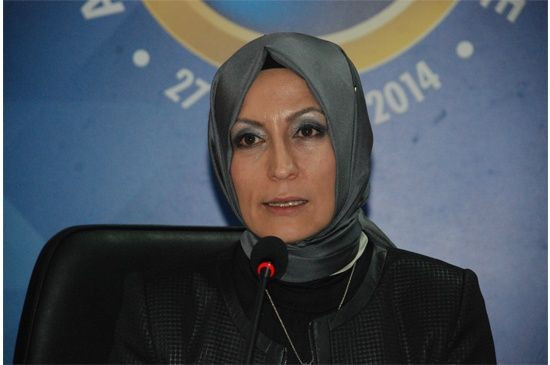 Ahmet Davutoğlu'nun yol arkadaşı Özlem Özcan vekil seçilmeyince başörtüsünü çıkarmış - Resim: 2