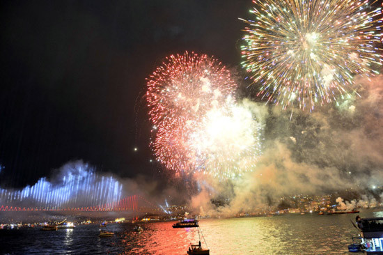 İstanbul Boğazı'nda muhteşem gösteri! - Resim: 1