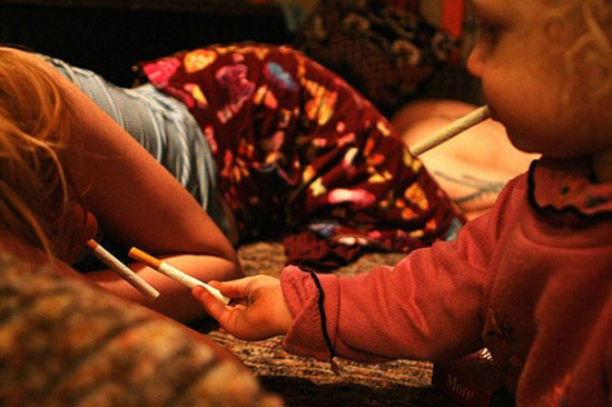 Bu çocuk uyuşturucu bağımlılarının içinde büyüyor - Resim: 3