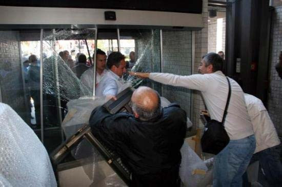 Türk-İş Başkanı böyle kaçtı - Resim: 1