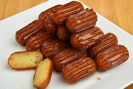 Şerbetli tatlıların vazgeçilmezi tulumba tatlısının bu tarifi parmaklarınızı yedirtecek! - Resim: 2