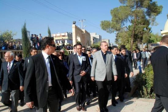 Erdoğan tabut omuzladı - Resim: 3