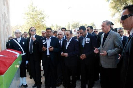 Erdoğan tabut omuzladı - Resim: 4