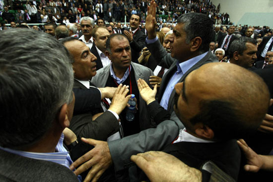 CHP kongresinde yumruklar konuştu - Resim: 3