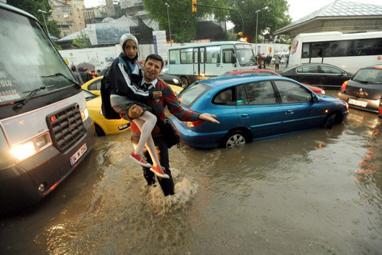 Yağmur yağdı İstanbul felç oldu! - Resim: 4