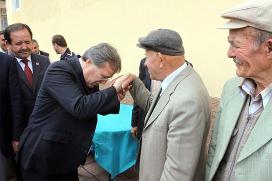 Meclis başkanı köydeki ailesi ile - Resim: 2