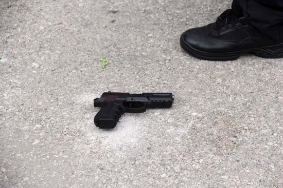 Babası annesini vurdu ambulansın peşinden ''anne'' diyerek koştu - Resim: 4