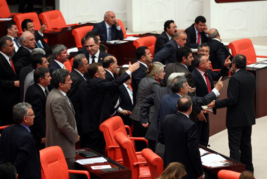 Meclis'te neredeyse kavga çıkıyordu - Resim: 3