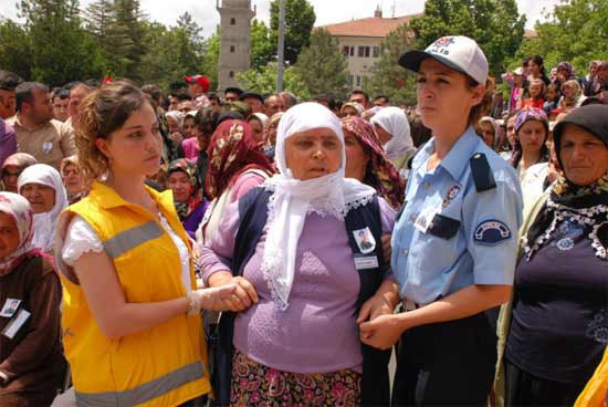 Şehit evlada son bakış - Resim: 1