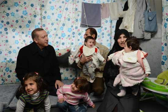 Nişanlarını Erdoğan taktı - Resim: 1