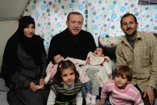 Nişanlarını Erdoğan taktı - Resim: 2