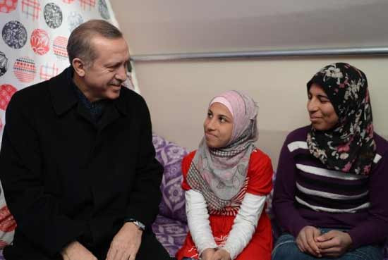 Nişanlarını Erdoğan taktı - Resim: 4