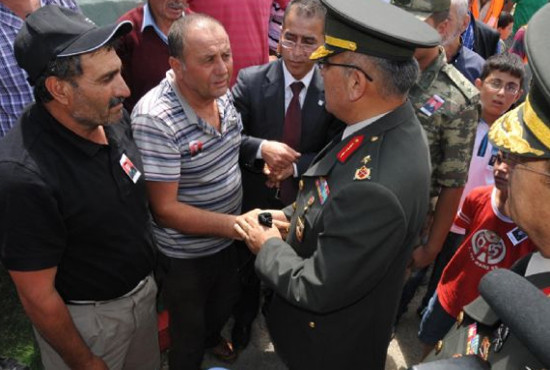 Şehit babasının yırtık ayakkabıları - Resim: 4