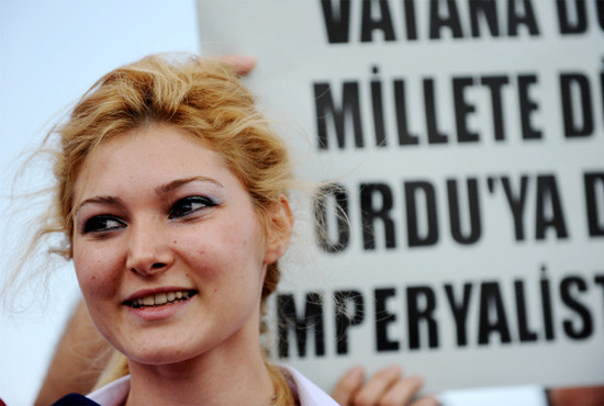 Çiçek'in kızı ilgi çekti - Resim: 2