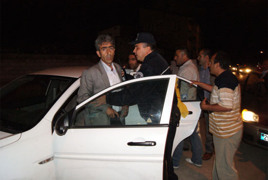 Erzurum'da BDP'liler taşlandı - Resim: 3