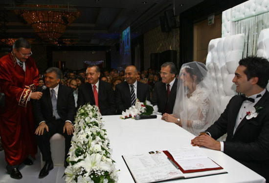 Siyasetin zirvesi bu düğünde buluştu - Resim: 1