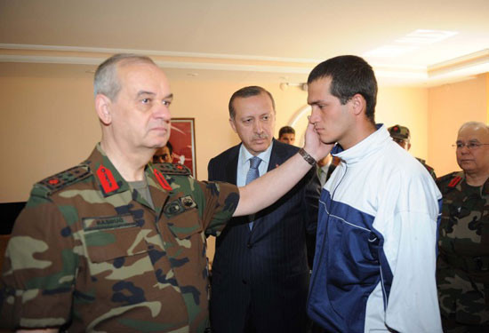 Erdoğan askerle sipere girdi - Resim: 2