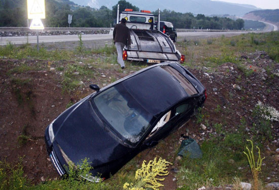 Pamukoğlu kaza geçirdi - Resim: 4
