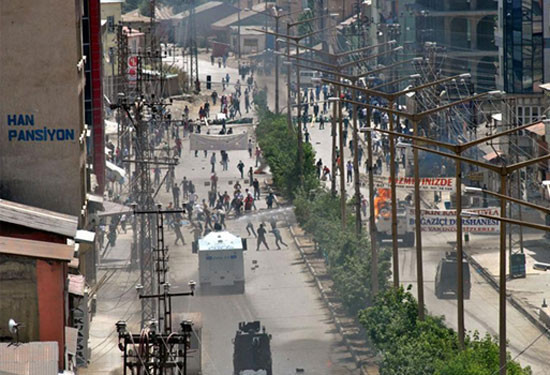 Yüksekova yine karıştı - Resim: 1