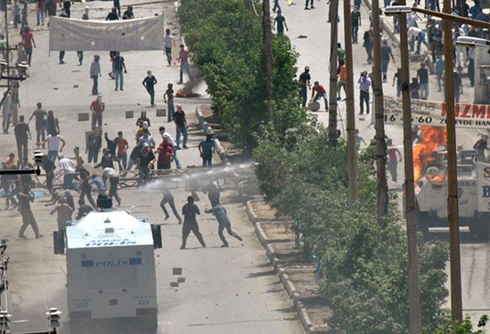 Yüksekova yine karıştı - Resim: 2