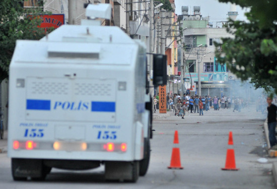 Taş atan çocuklar yine eylemde! - Resim: 3