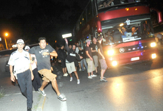 Polis Kadıköy'de silahına davrandı - Resim: 4