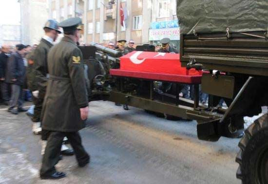 Şehit cenazesinde korkutan kaza - Resim: 4