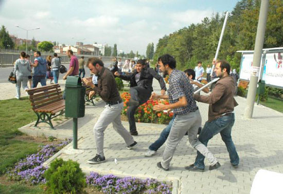 Üniversitede demir sopalı saldırı! - Resim: 3