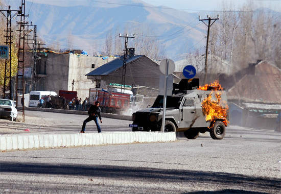 Yüksekova'da olaylar çıktı - Resim: 3