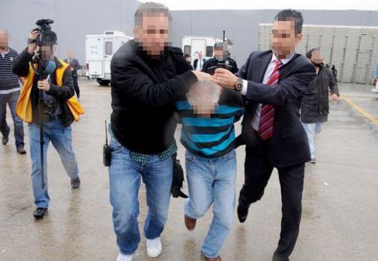 Havada bomba paniği! - Resim: 1