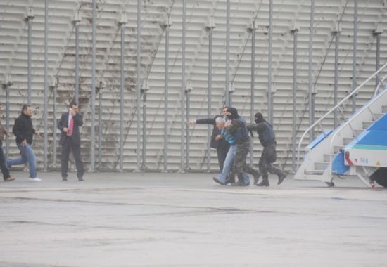 Havada bomba paniği! - Resim: 4