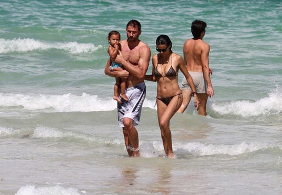 Adriana'yı bakın kiminle aldatmış! - Resim: 1