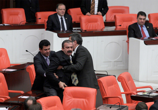 Sırrı Süreyya, Metiner'i dövecekti - Resim: 2