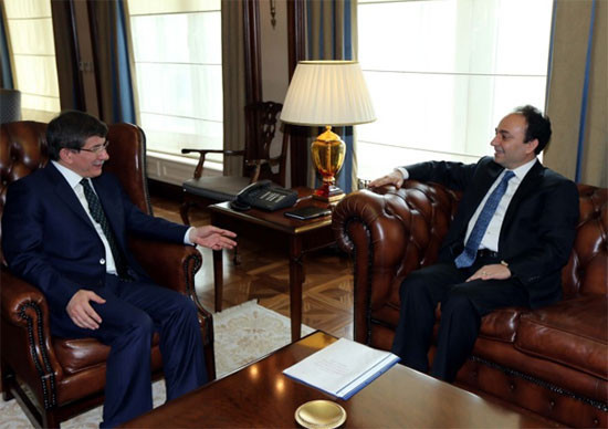 Davutoğlu'ndan Baydemir'e sıcak karşılama - Resim: 2
