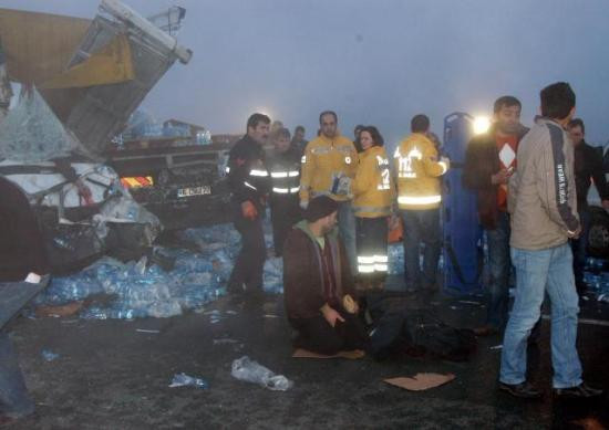 Bursa-İzmir yolundaki korkunç kazadan kareler - Resim: 4