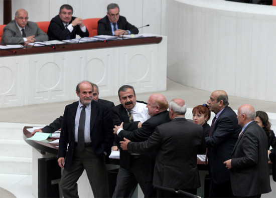 Sırrı Süreyya, Metiner'i dövecekti - Resim: 1