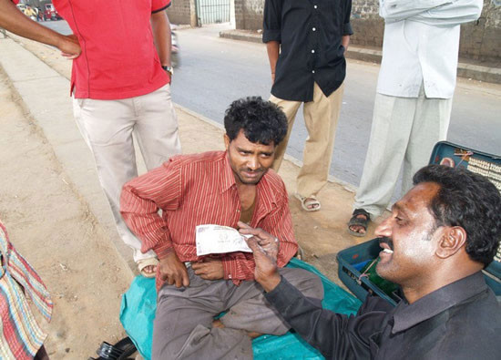 Seyyar sokak dişçileri iş başında - Resim: 1