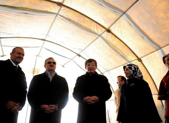 Davutoğlu ailesi ikizlere sahip çıktı! - Resim: 1