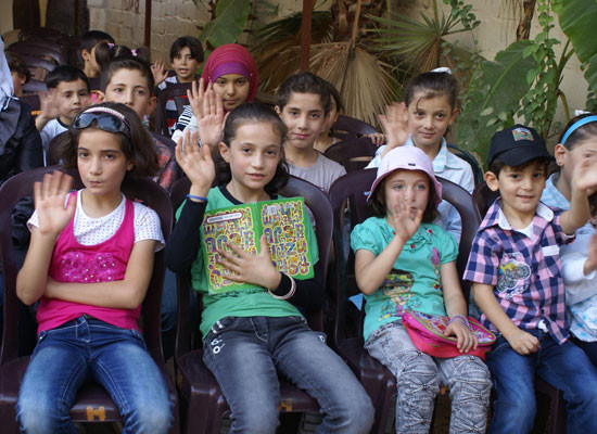 Suriyeli yetimlerin buruk sevinci - Resim: 2