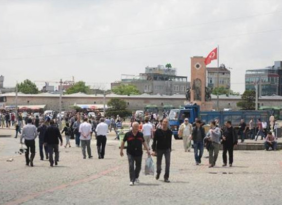 3 kadın polisi yakan fotoğraf - Resim: 2