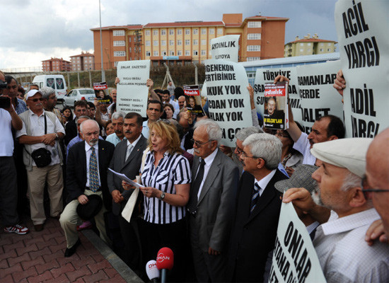 Çiçek'in kızı ilgi çekti - Resim: 4