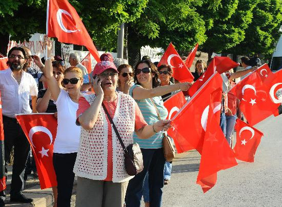 AYM önünde büyük sevinç! - Resim: 2