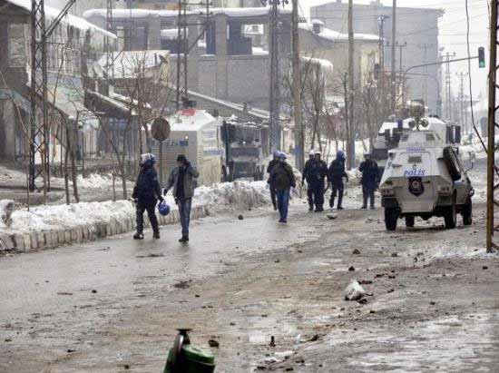 Hakkari sokakları savaş alanına döndü - Resim: 4