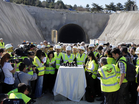 Binali Yıldırım darbeyi vurdu, ışık göründü! - Resim: 1