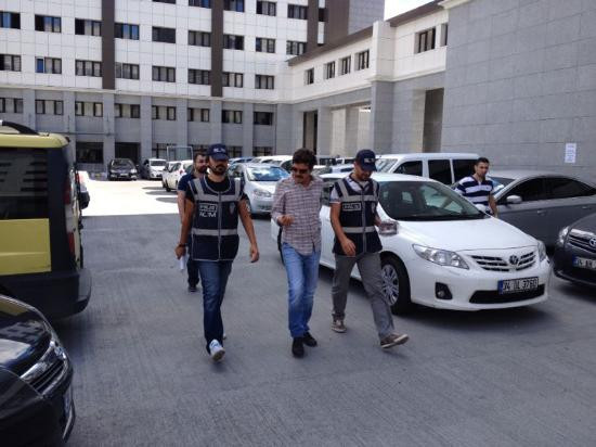 Ünlüler adliyeye böyle götürüldü - Resim: 3