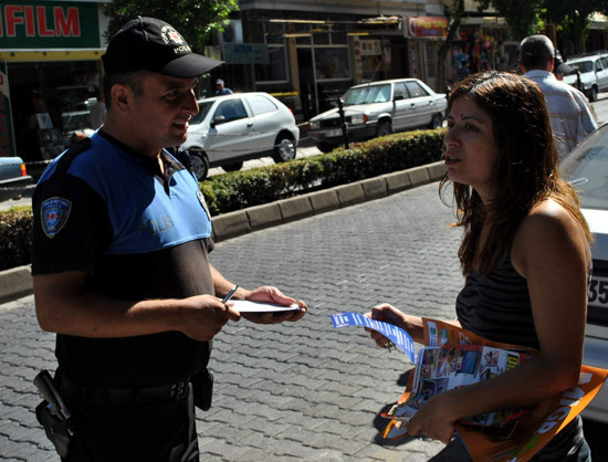 Polis şaka yaparsa - Resim: 1