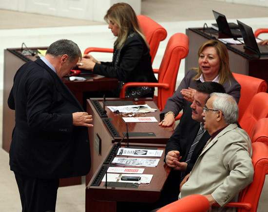 CHP'li vekillerden tişörtlü protesto! - Resim: 4